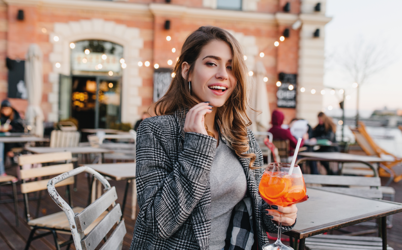 Gli accessori perfetti per un aperitivo in città: guida completa per un look impeccabile